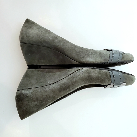 Antonio Melani Gray Suede Wedge Heel, size 7M - Picture 8 of 11